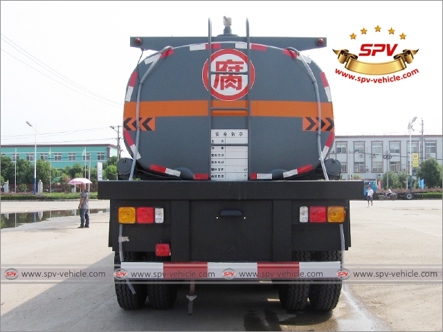 Back View of Chemical Liquid Tank Semi-trailer Back View of Chemical Liquid Tank Semi-trailer